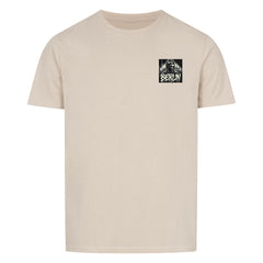 Unisex Berlin shirt with classic fit and stylish double-stitched collar.